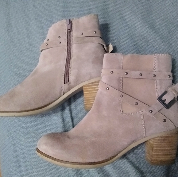 rose colored booties